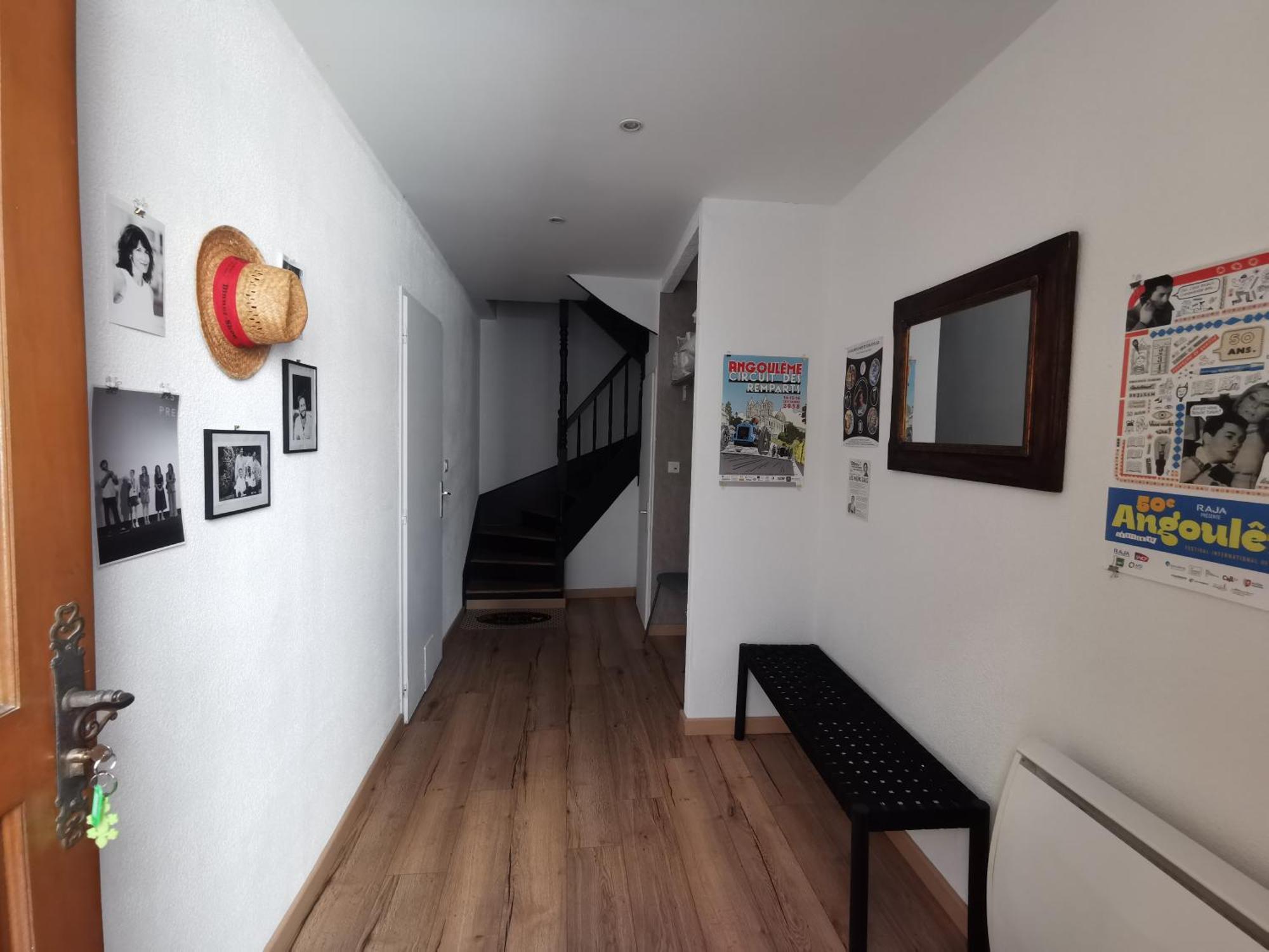 Maisondeville_Le_Cent_Un Angouleme Bagian luar foto