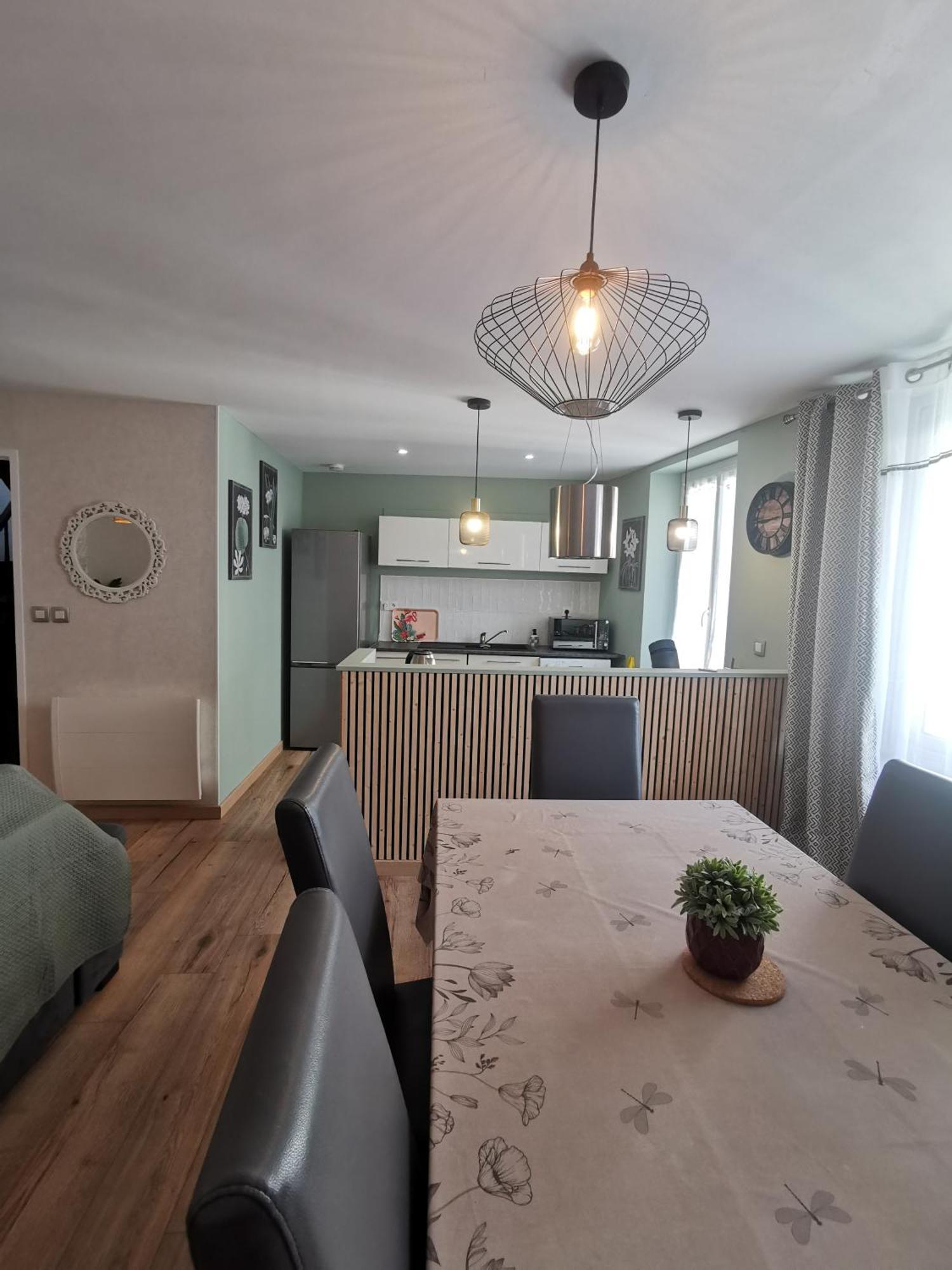 Maisondeville_Le_Cent_Un Angouleme Bagian luar foto